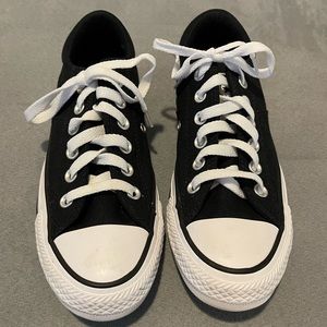 NEw sz 7 black Converse